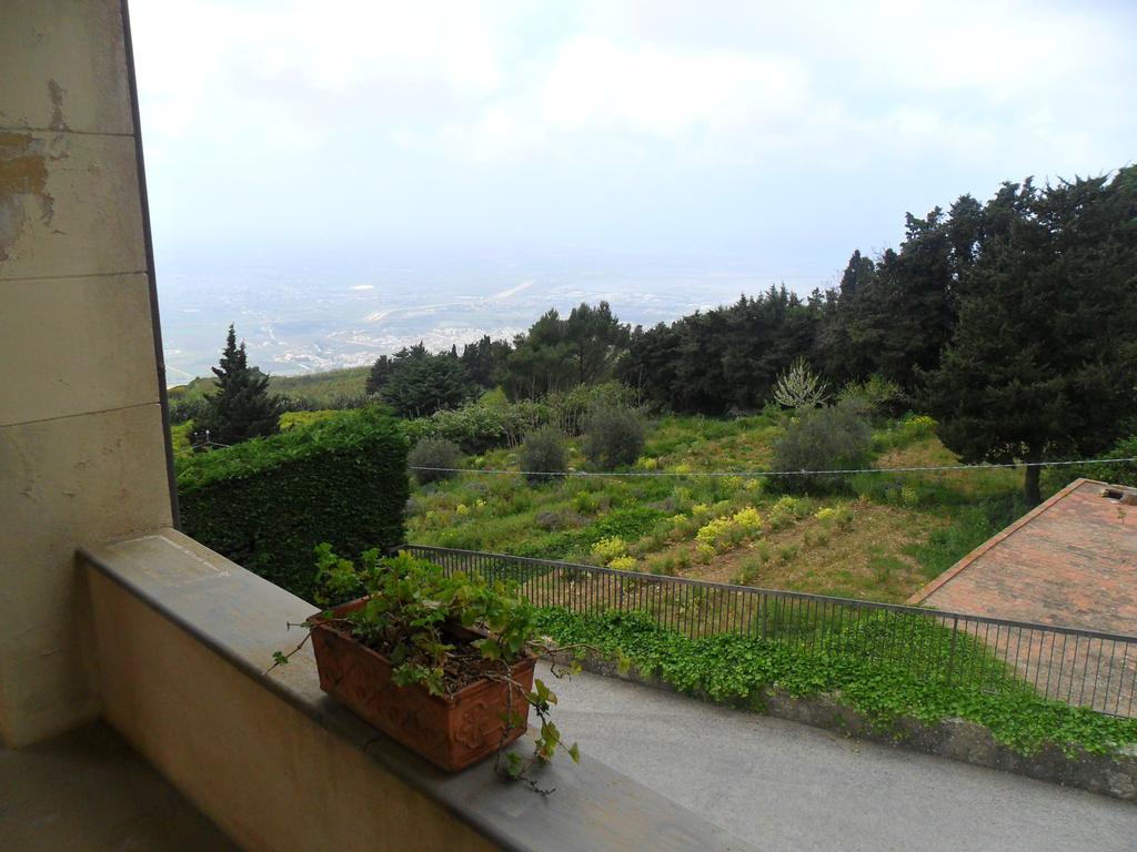Eremo Hotel Casa Del Sorriso Erice Esterno foto