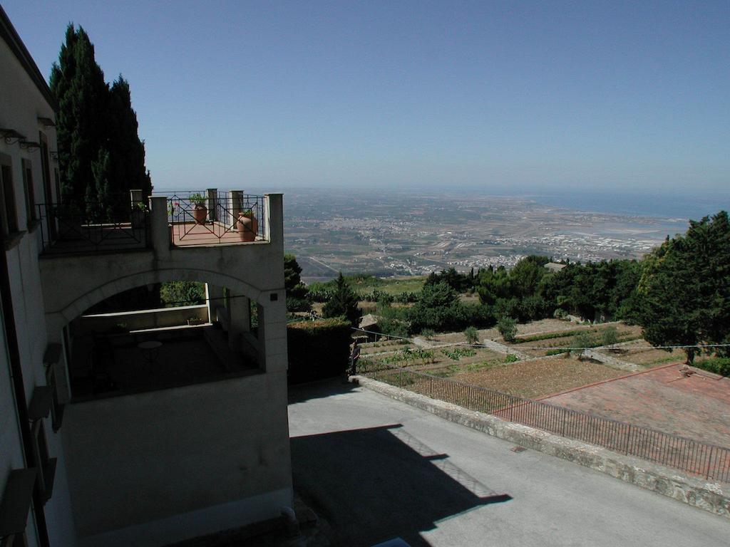 Eremo Hotel Casa Del Sorriso Erice Esterno foto